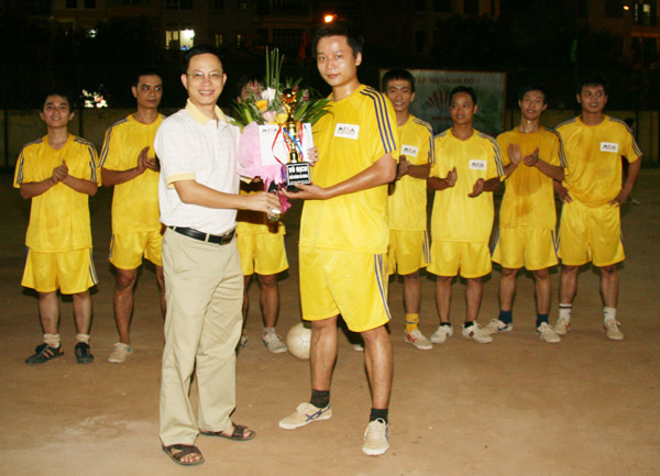 MISA FOOTBALL CUP 2010: Quả bóng tròn nhiều bất ngờ