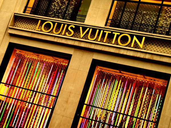 Louis Vuitton – ván bài mới trong marketing hàng xa xỉ